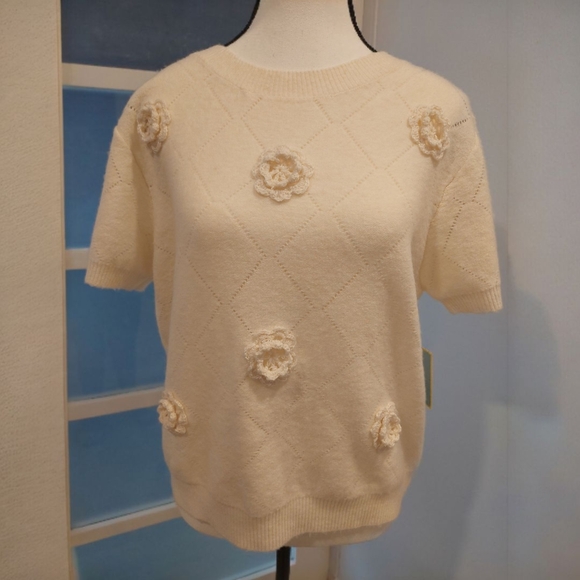 CECE Elegant Cream Crew Neck Sweater with Floral Details - Picture 4 of 5